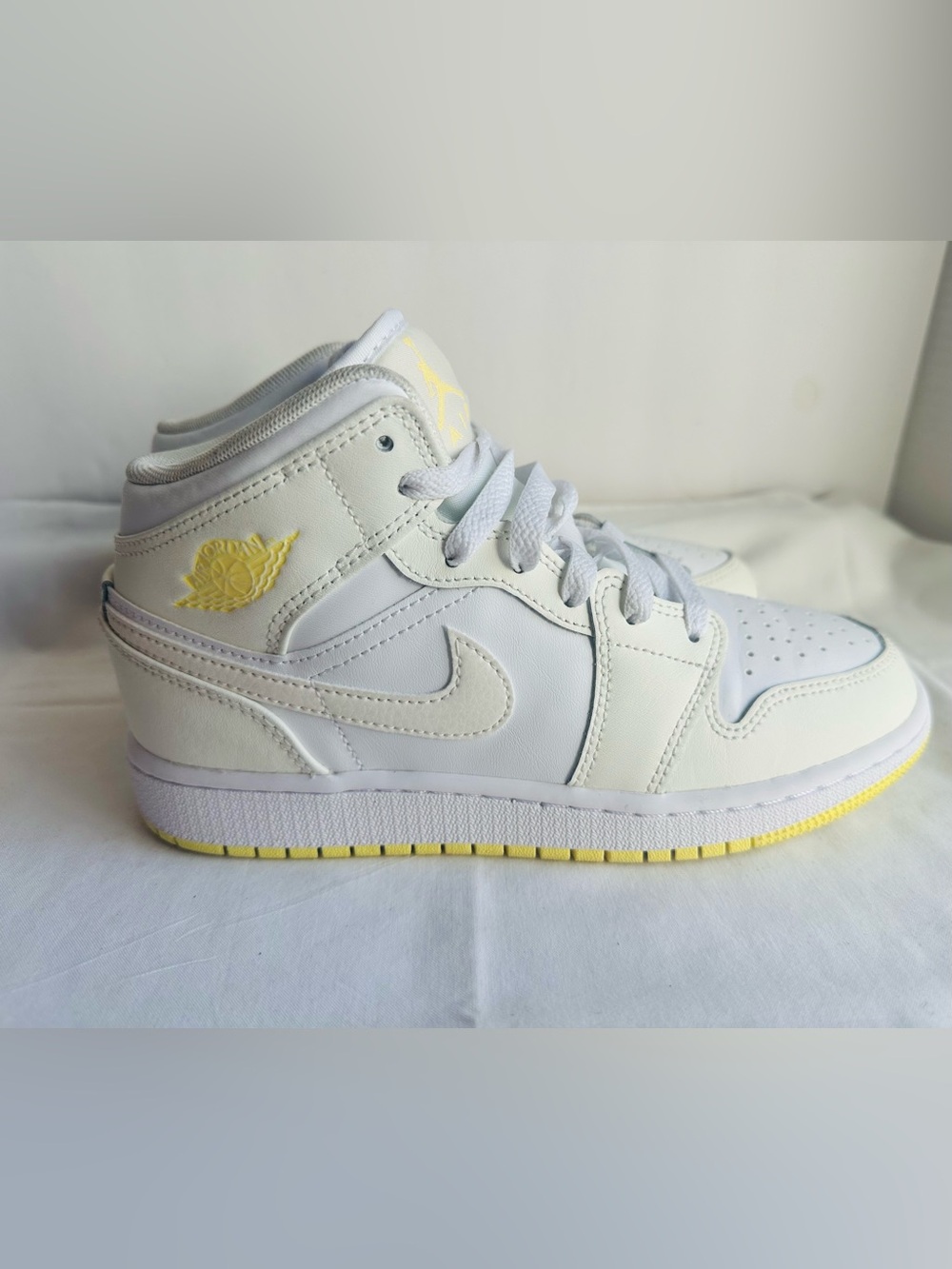 Kids Nike Air Jordan 1 Mid sneakers Size 3.5